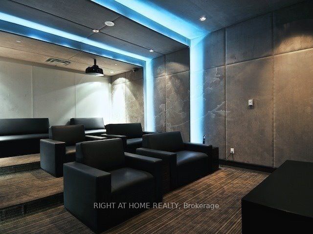 1607 - 770 Bay St