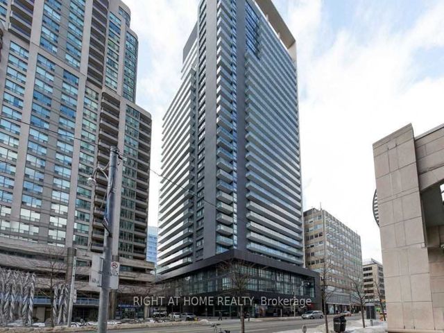 1607 - 770 Bay St