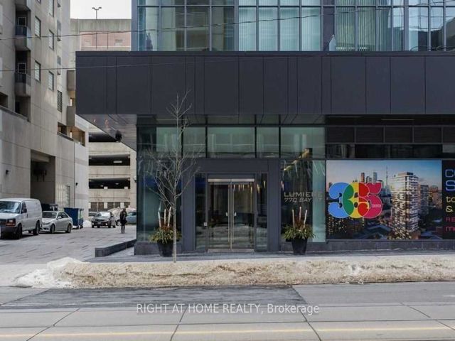 1607 - 770 Bay St