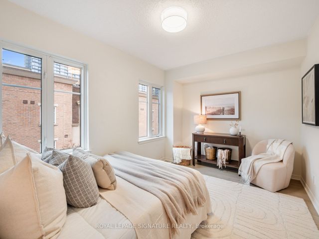 712 - 42 Western Battery Rd