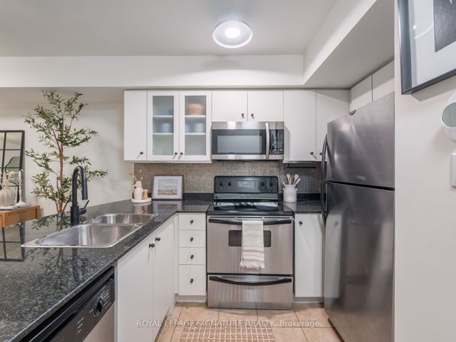 712 - 42 Western Battery Rd