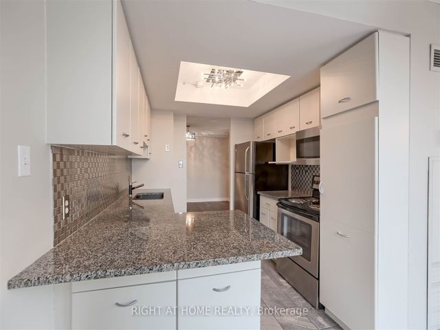 305 - 271 Ridley Blvd