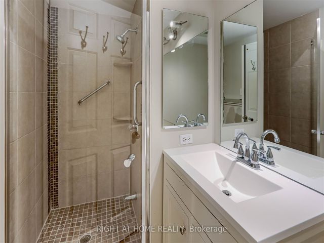 305 - 271 Ridley Blvd