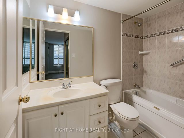 305 - 271 Ridley Blvd