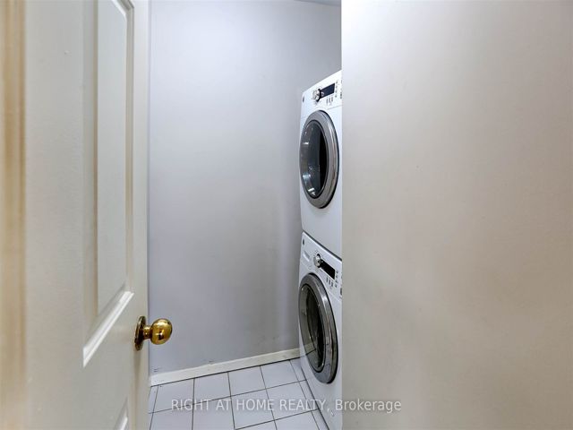 305 - 271 Ridley Blvd