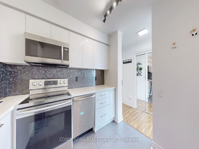 1109 - 2 Clairtrell Rd