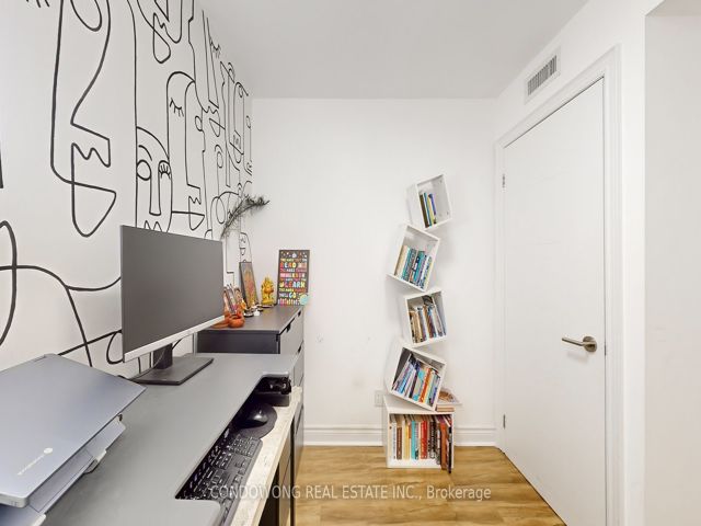 1109 - 2 Clairtrell Rd
