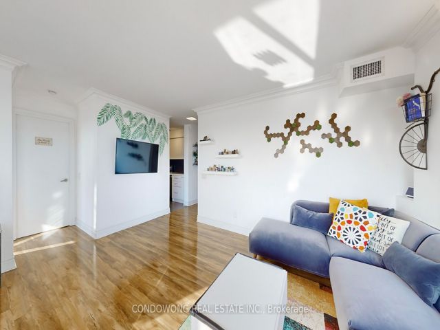 1109 - 2 Clairtrell Rd