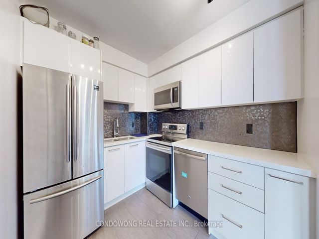 1109 - 2 Clairtrell Rd