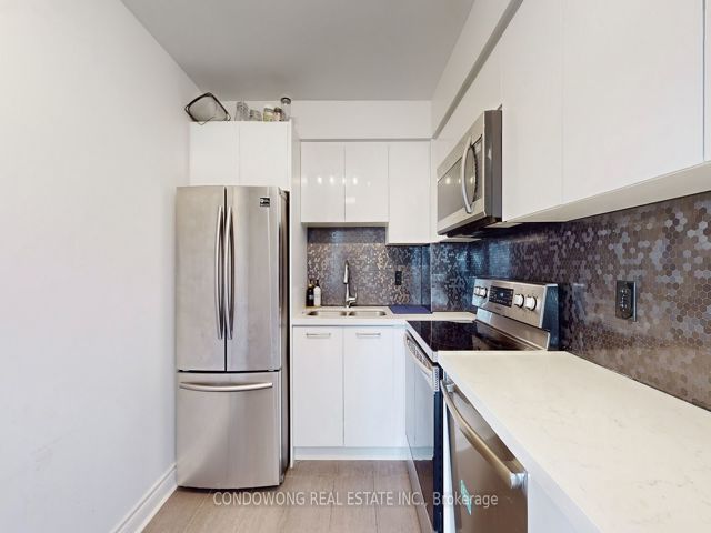 1109 - 2 Clairtrell Rd