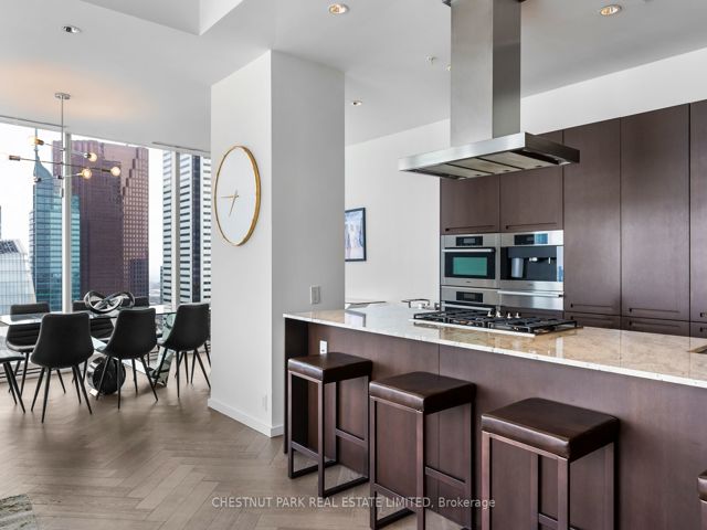5804 - 180 University Ave
