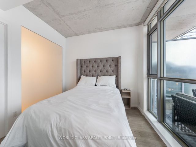 705 - 375 King St W