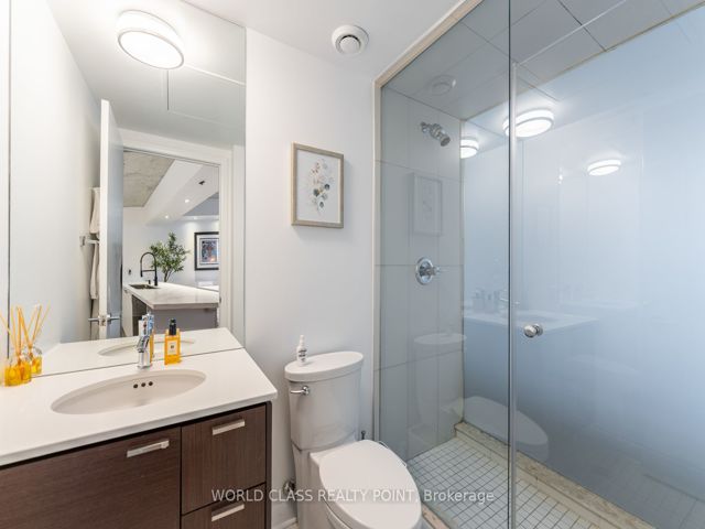 705 - 375 King St W