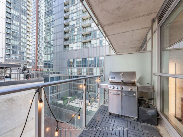 705 - 375 King St W
