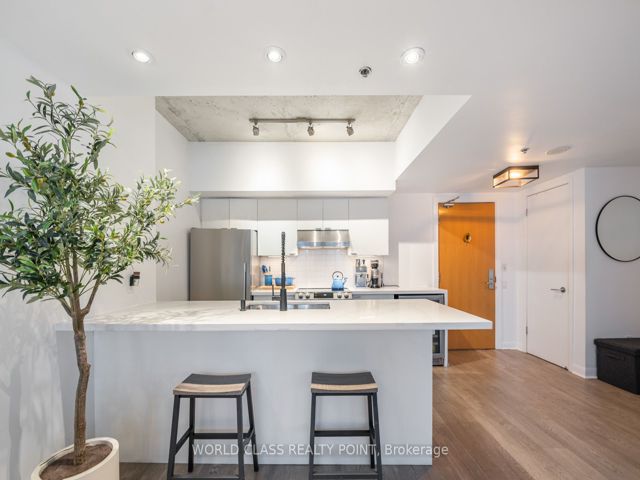 705 - 375 King St W