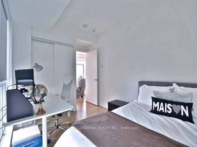 303 - 223 St Clair Ave W