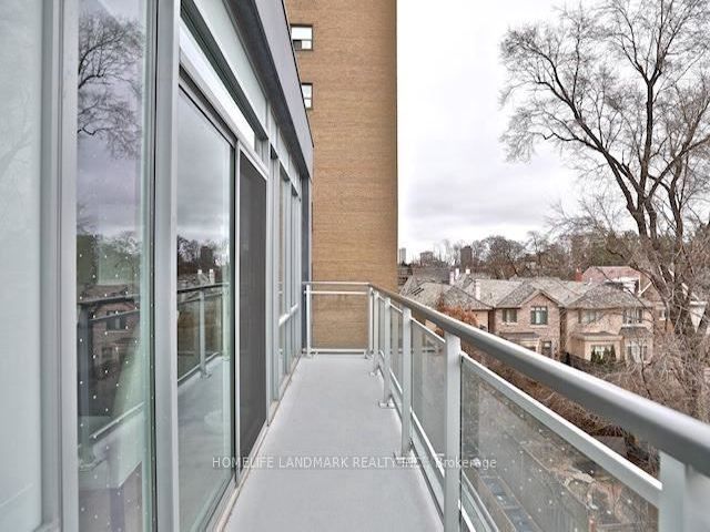 303 - 223 St Clair Ave W