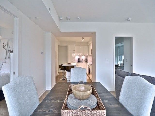 303 - 223 St Clair Ave W