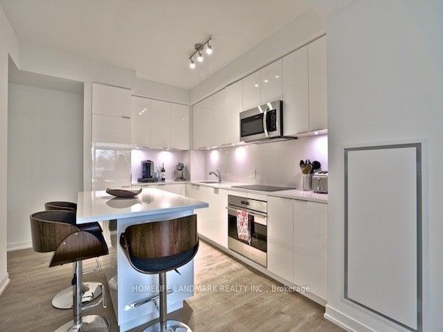 303 - 223 St Clair Ave W