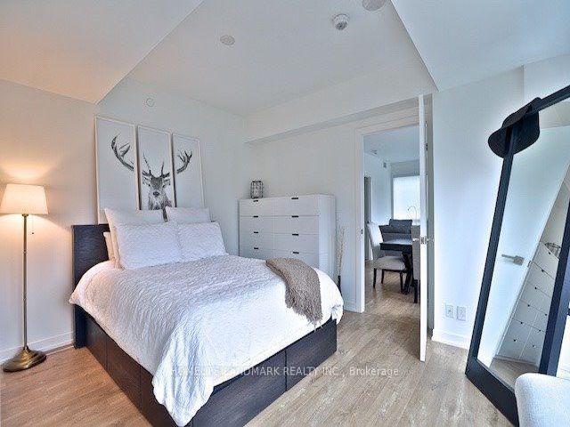 303 - 223 St Clair Ave W