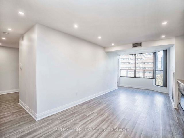 505 - 33 Elmhurst Ave