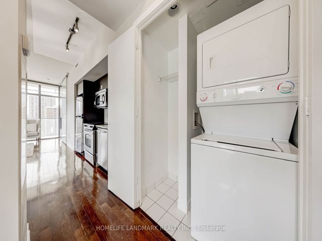 1405 - 33 Charles St E