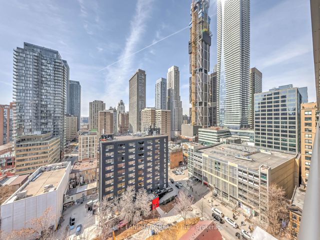 1405 - 33 Charles St E