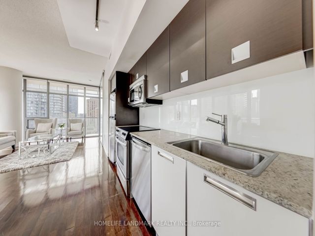 1405 - 33 Charles St E