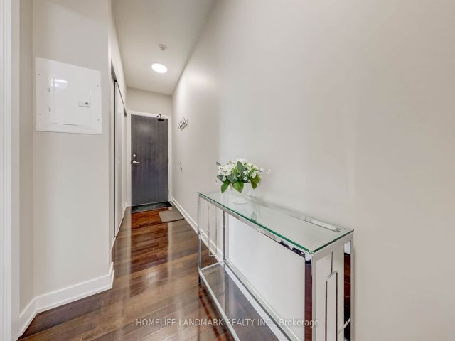 1405 - 33 Charles St E