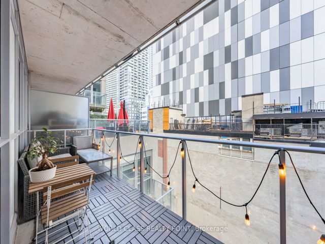 705 - 375 King St W