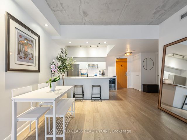 705 - 375 King St W