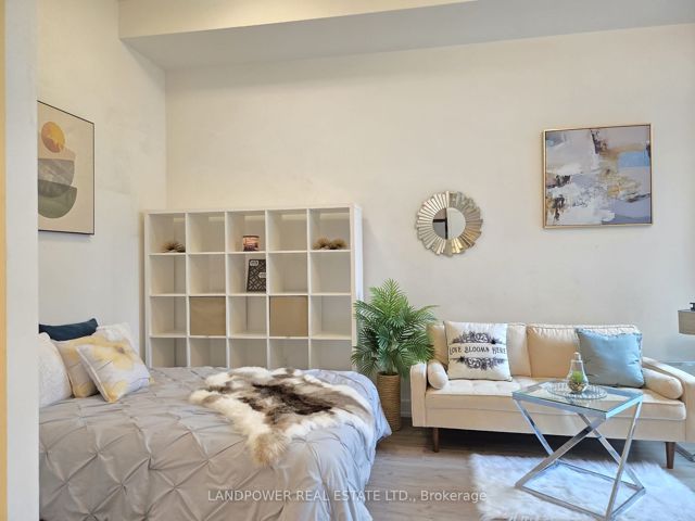 258 - 25 Adra Grado Way