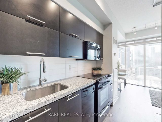 2702 - 126 Simcoe St