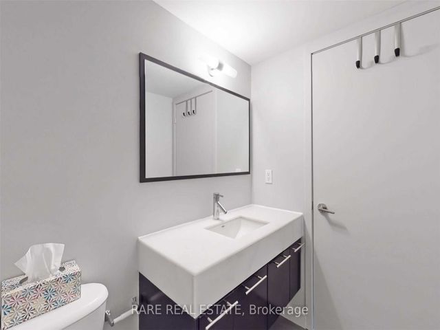 2702 - 126 Simcoe St