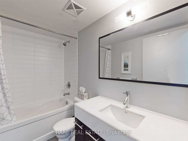 2702 - 126 Simcoe St