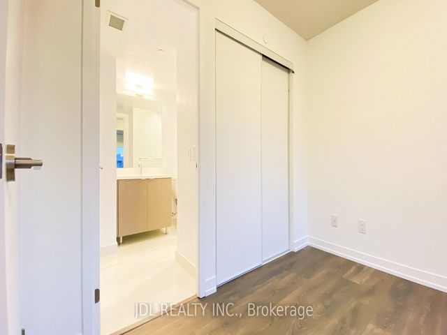 2012 - 219 Dundas St E