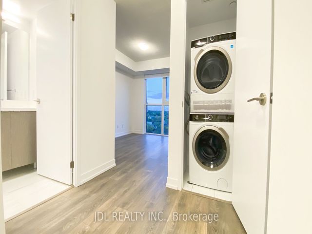 2012 - 219 Dundas St E