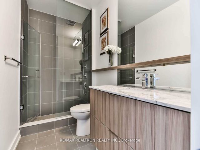808 - 6 Parkwood Ave