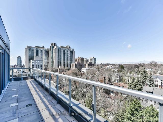 808 - 6 Parkwood Ave