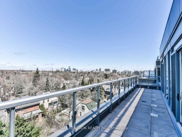 808 - 6 Parkwood Ave