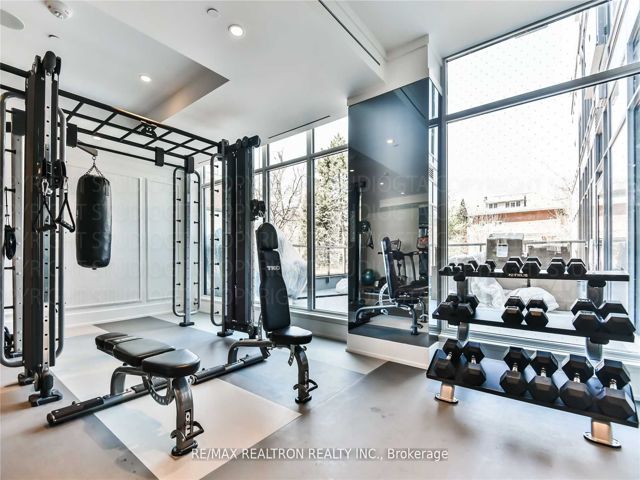 808 - 6 Parkwood Ave