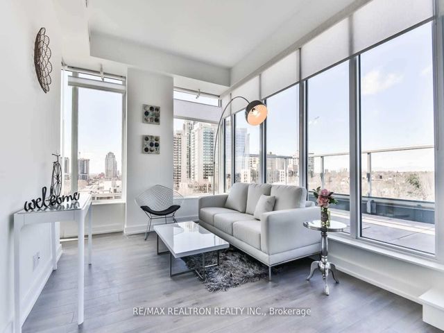 808 - 6 Parkwood Ave