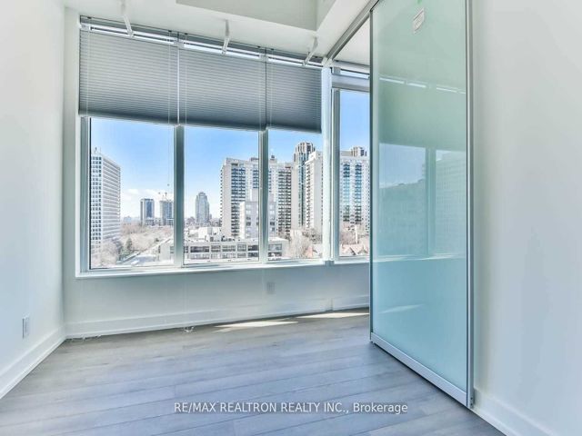 808 - 6 Parkwood Ave