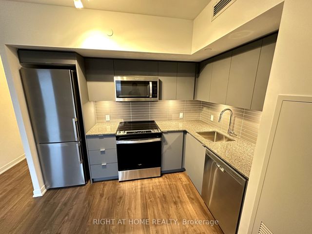 1024 - 500 Wilson Ave
