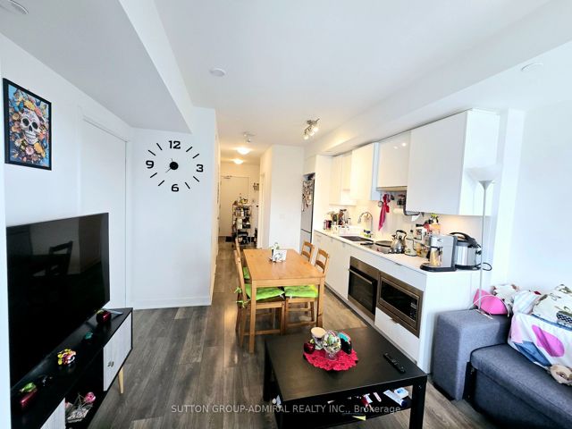 1009 - 195 Redpath Ave