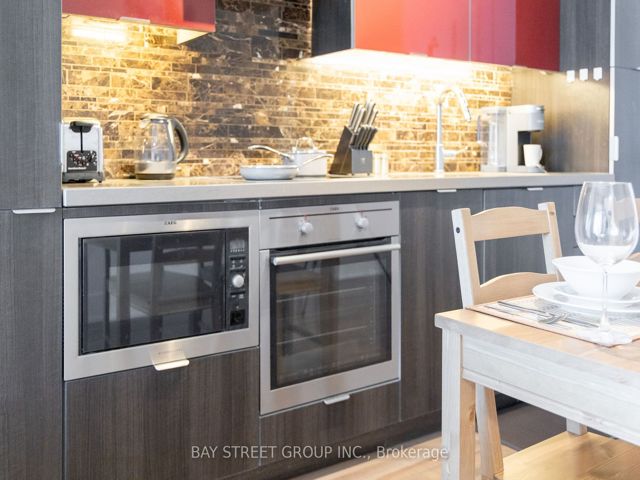 3710 - 300 Front St W