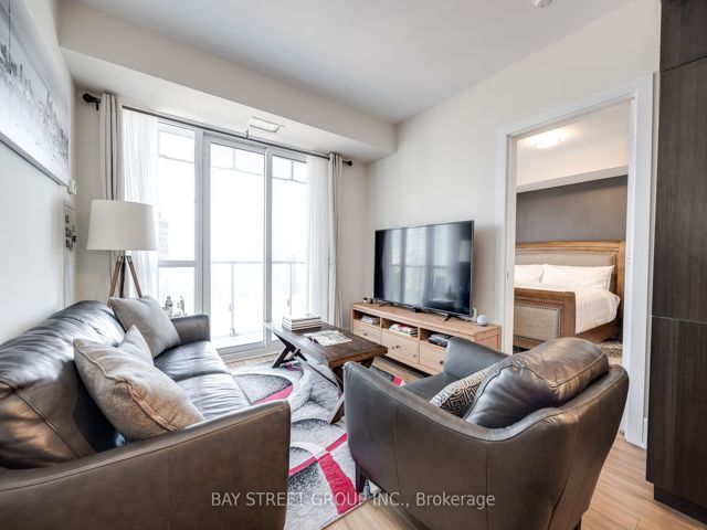 3710 - 300 Front St W