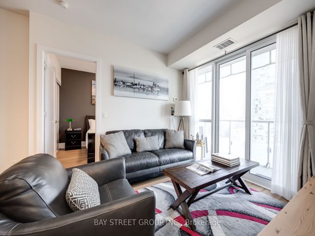 3710 - 300 Front St W