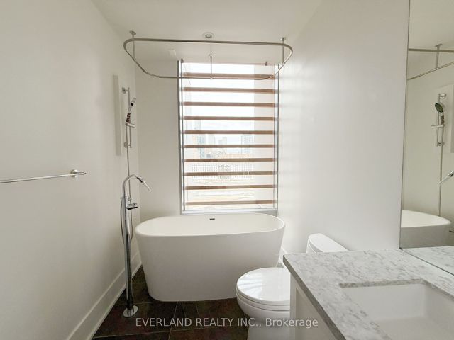 840 - 39 Queens Quay E