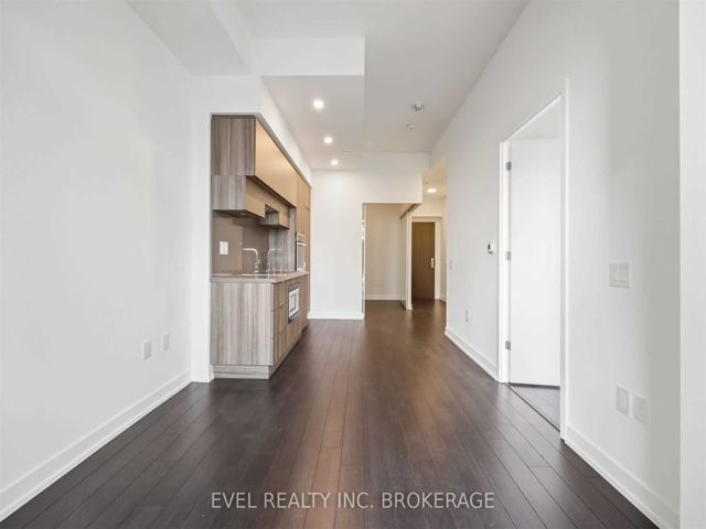 1210 - 39 Roehampton Ave
